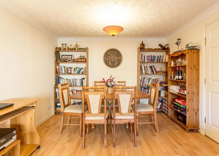 Central & Stylish 3 Bedroom, 2 Bath, Free Parking