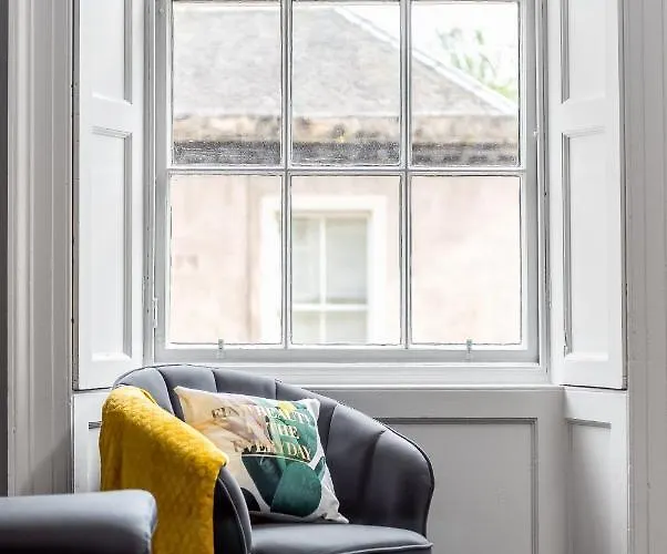 דירה Spacious Newly Refurbished *