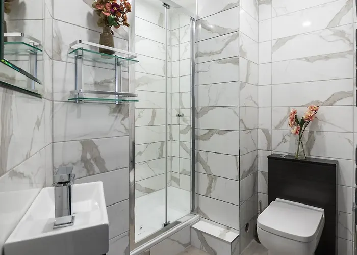 Spacious Newly Refurbished דירה אדינבורו