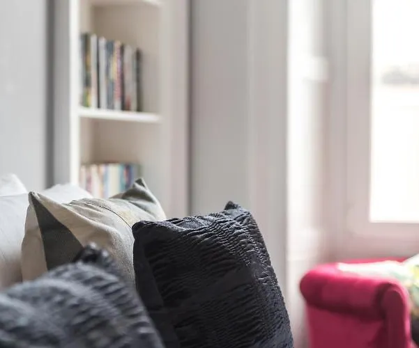 דירה Spacious Newly Refurbished *