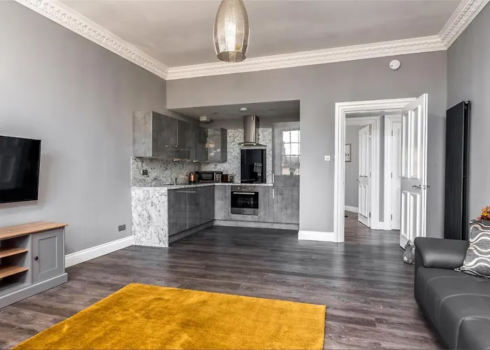 Spacious Newly Refurbished *