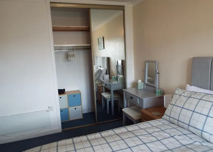 Διαμέρισμα Ideal Location With Free On-site Private Parking