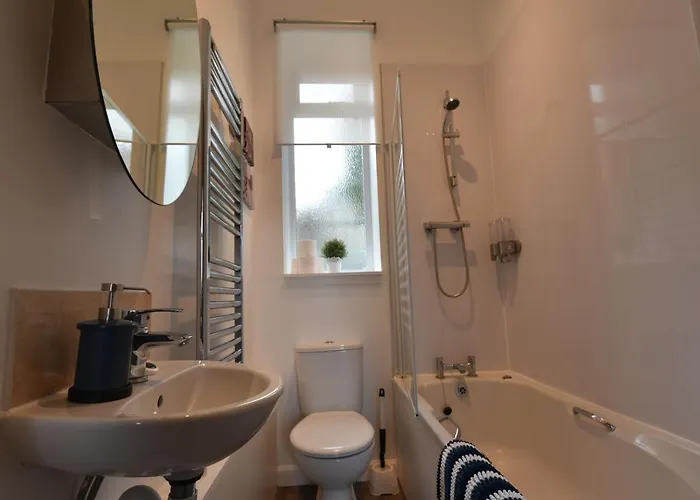 Pleasance Ground Floor Main Door Access * Edinburgh