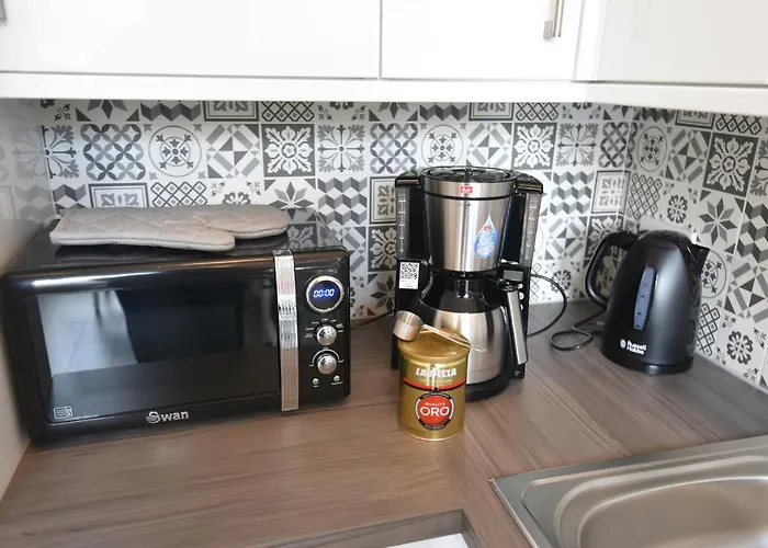 Pleasance Ground Floor Main Door Access Apartment Edinburgh