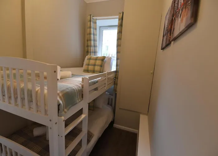 Pleasance Ground Floor Main Door Access Apartment Edinburgh