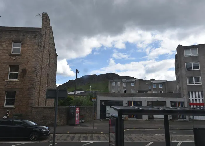 Pleasance Ground Floor Main Door Access Edinburgh