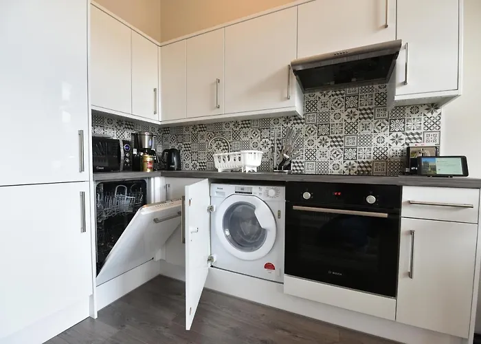 Pleasance Ground Floor Main Door Access Apartment *