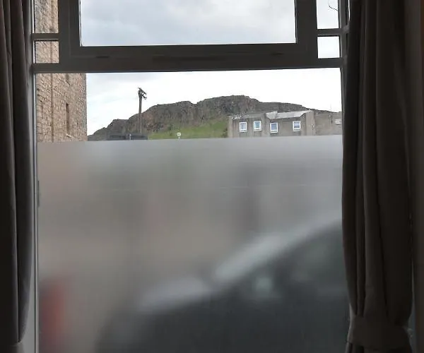 Pleasance Ground Floor Main Door Access * Edinburgh