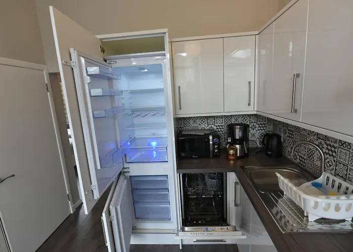 Pleasance Ground Floor Main Door Access * Edinburgh