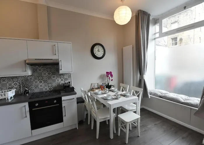 Apartment Pleasance Ground Floor Main Door Access Edinburgh