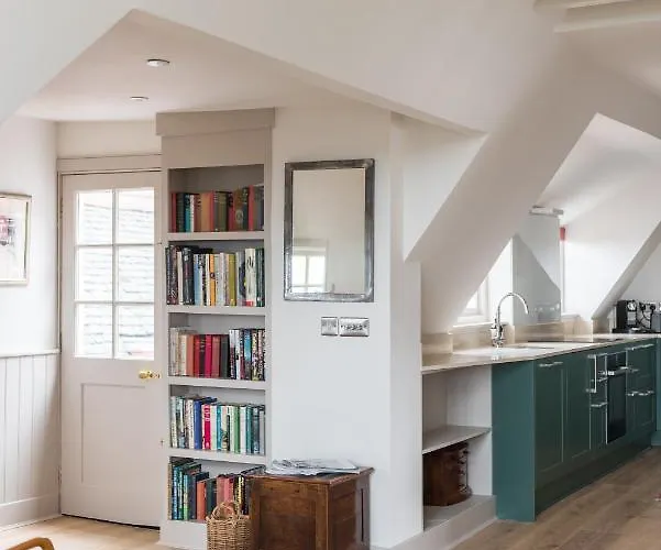 Апартаменты Amazing Penthouse, Stunning Views, Castle 2 Mins