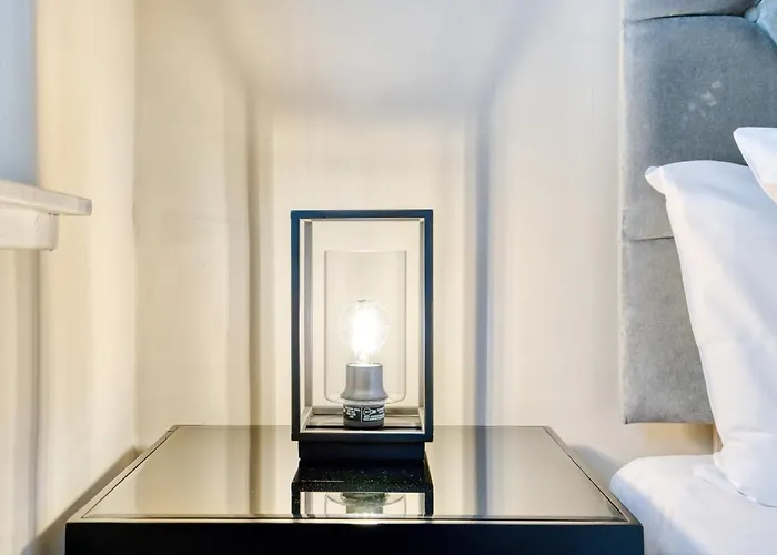 The Gloucester Lane Apartment *