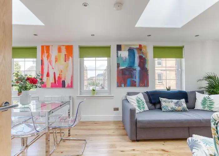 Bright 3 Bed Flat With Pool & Parking Appartement