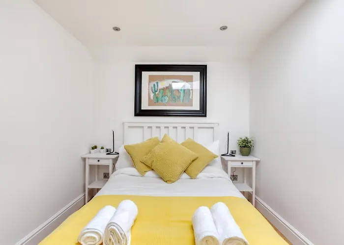 Bright 3 Bed Flat With Pool & Parking 公寓 爱丁堡