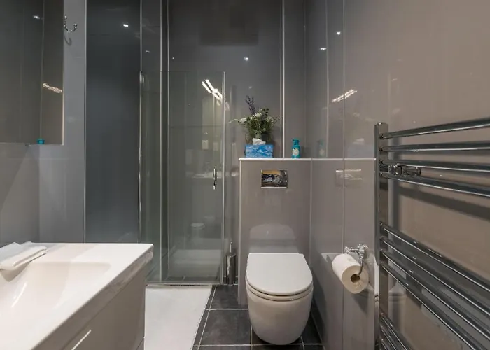 Murrayfield Spacious 2-bedroom *