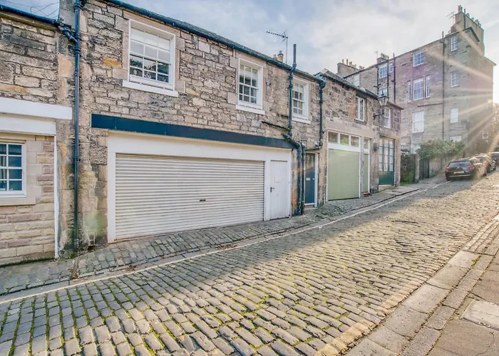 The Gloucester Lane Apartment *