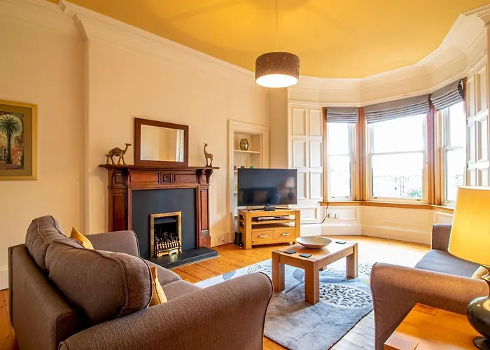 Beautiful And Bright Georgian Style Morningside - Pass The Keys