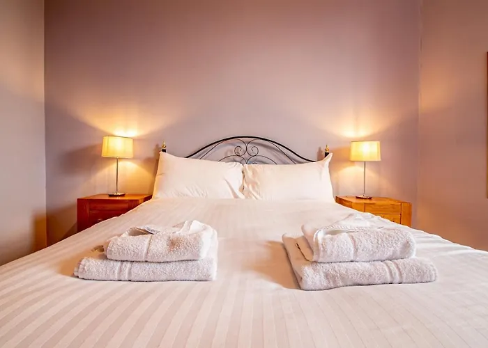 Beautiful And Bright Georgian Style Morningside - Pass The Keys *