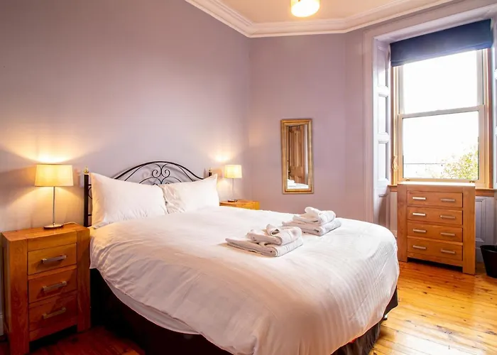 Апартаменты Beautiful And Bright Georgian Style Morningside - Pass The Keys
