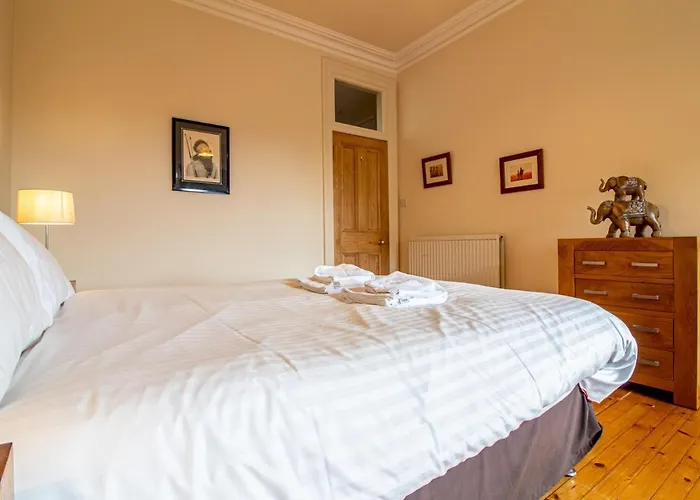 Beautiful And Bright Georgian Style Morningside - Pass The Keys