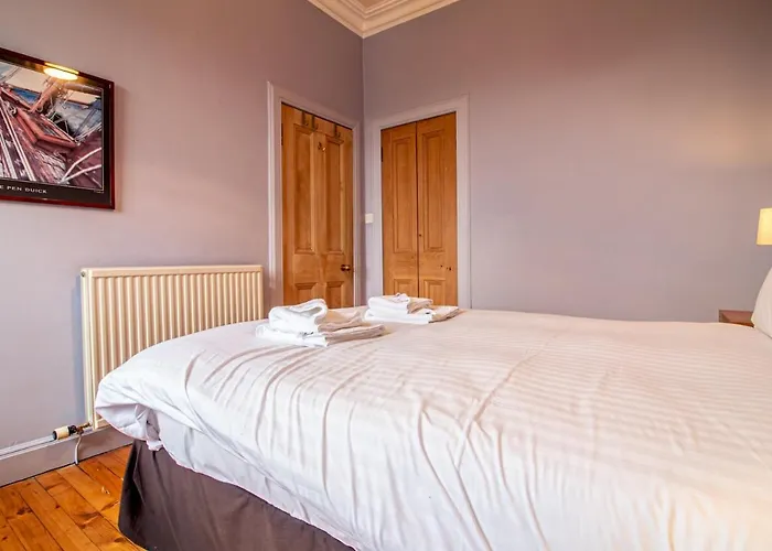 Beautiful And Bright Georgian Style Morningside - Pass The Keys