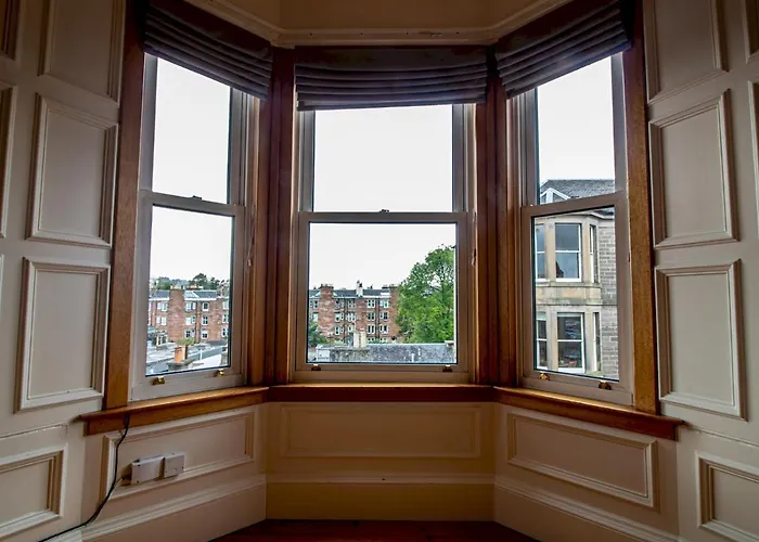 Beautiful And Bright Georgian Style Morningside - Pass The Keys