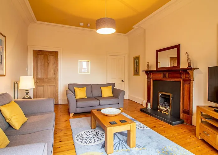 Beautiful And Bright Georgian Style Morningside - Pass The Keys *