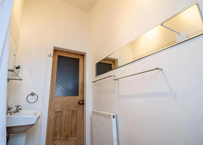 Beautiful And Bright Georgian Style Morningside - Pass The Keys