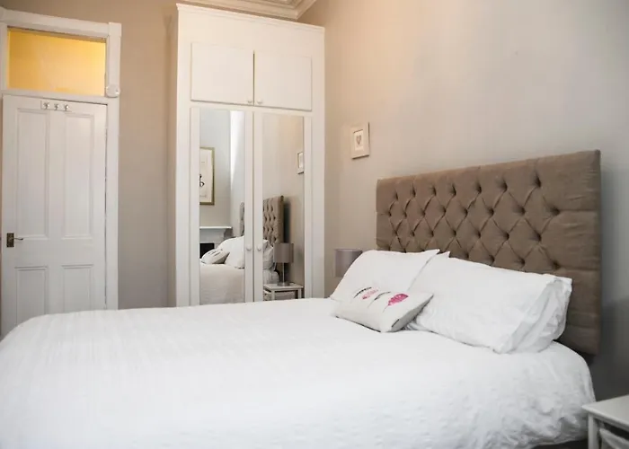 Edinburgh, Stockbridge Apartment *