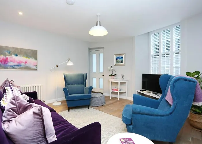 Joivy Vibrant Near Calton Hill Edimburgo