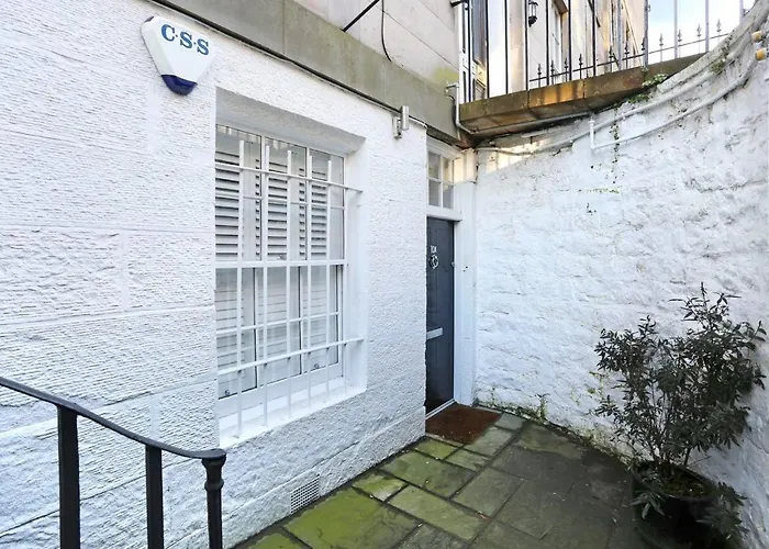 Joivy Vibrant Near Calton Hill Edimburgo