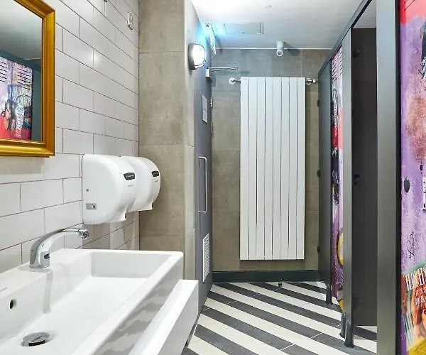 St Christopher's - Old Town * Edinburgh