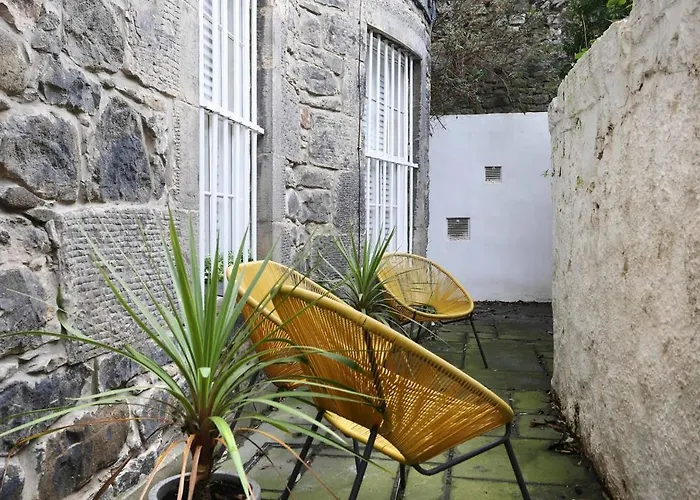 Joivy Vibrant Near Calton Hill