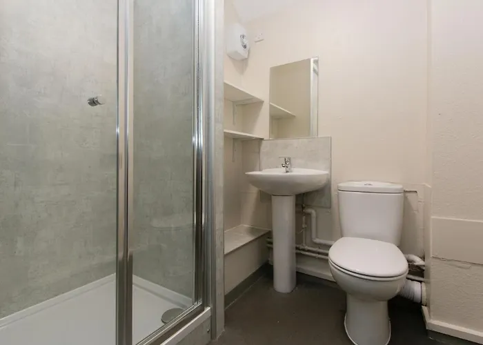 Destiny Student - Meadow Court * Edimburgo