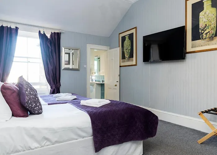 Claremont Гостевой дом