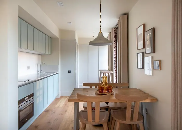 Abbey Apartments, At Holyrood 4*