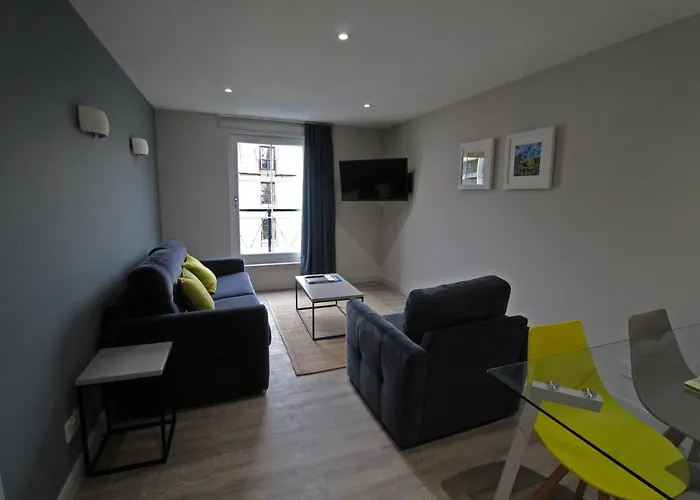 Fountain Court - Grove Edynburg