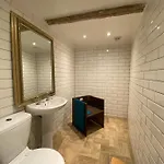 Queen Street Boutique Aparthotel