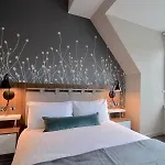 Heeton Concept Queen Street 4*