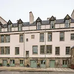 Abbey Apartments, At Holyrood Lejlighedshotel 4*