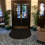 The Parliament House Otel 3*