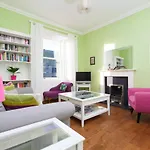 Bright And Modern Causewayside Daire
