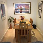 Holyrood Park Apartamento *