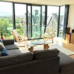 Ξενοδοχείο με διαμερίσματα Quartermile Serviced