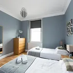 Castle Apt, Modern, إدنبرة