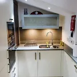 شقة Quiet Ground Floor Mews Flat And Parking إدنبرة