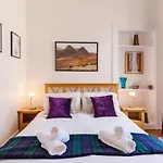 Cozy 2 Bedroom At Heart Of The 아파트 *