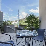 Holyrood - Luxury With Parking شقة *