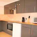3 Bedroom Centre In Lauriston Place Appartement *