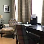 The Parliament House Otel 3*